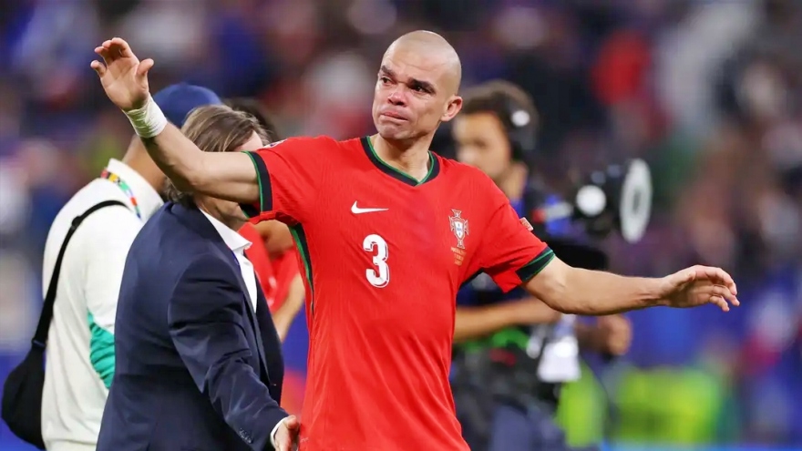 Trung vệ Pepe chính thức giải nghệ, Ronaldo gửi lời tri ân